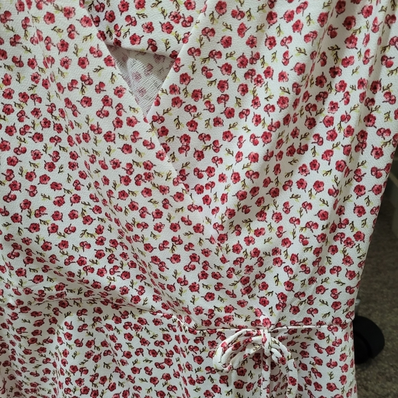 Monteau Floral Top - size L/G - Picture 2 of 2